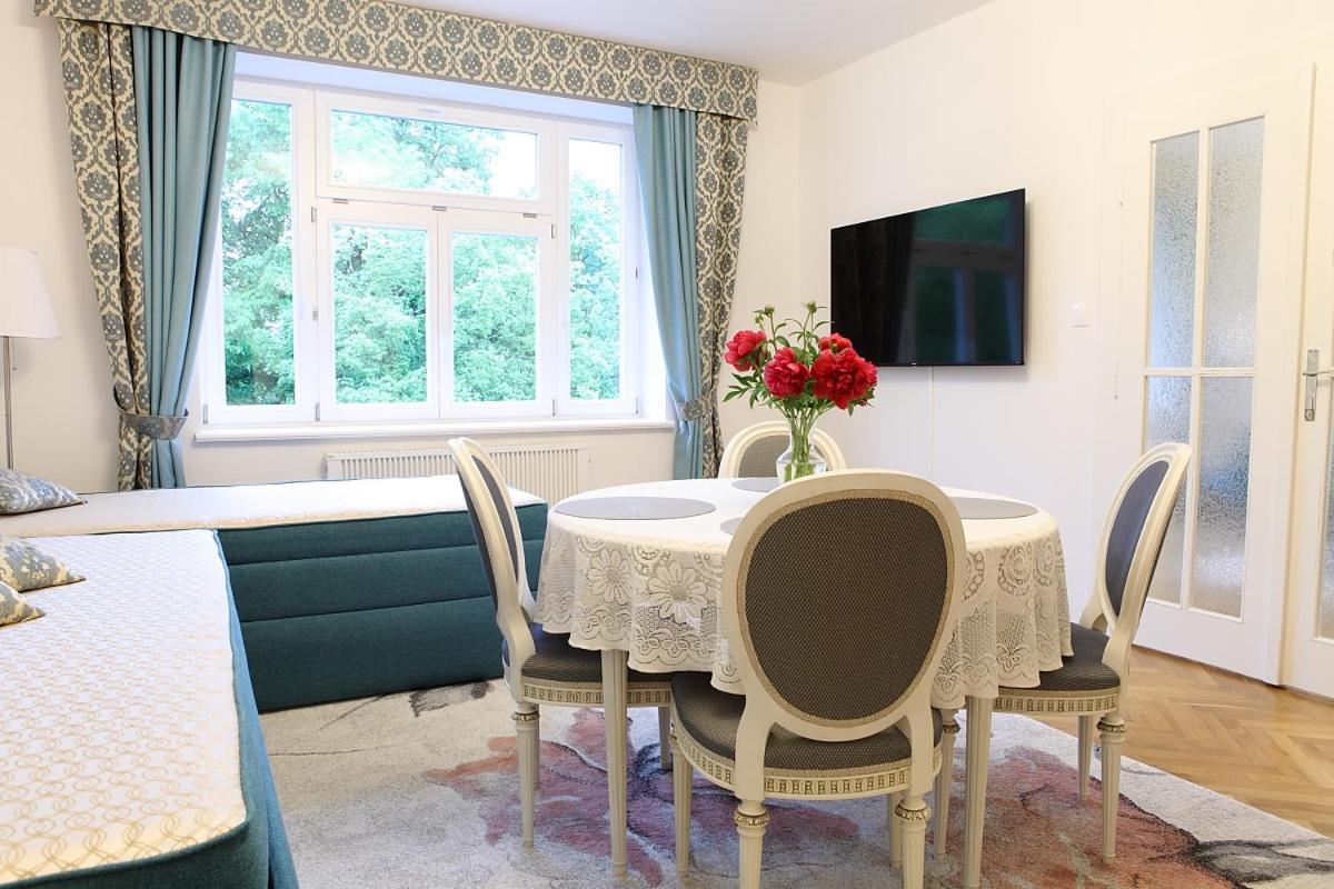 Apartma V Srdci Podebrad ปอดเยบราดิ ภายนอก รูปภาพ